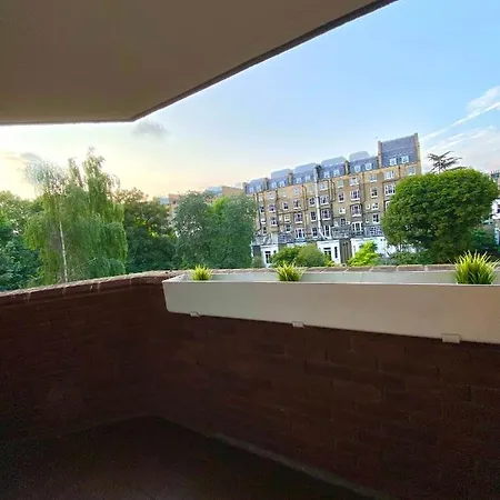 Apt- Balcony-Kensington- 24 7 Security